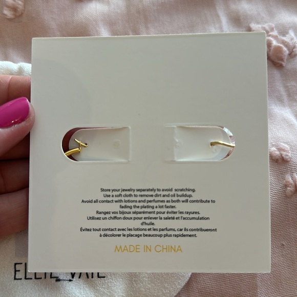✨ NWT Ellie Vail original waterproof medium gold hoop earrings in bag RSVP $62 - Picture 8 of 10